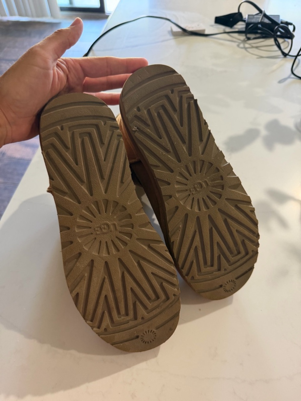UGG Classic Short Suede Boot - Chestnut ✨ - Picture 4 of 6